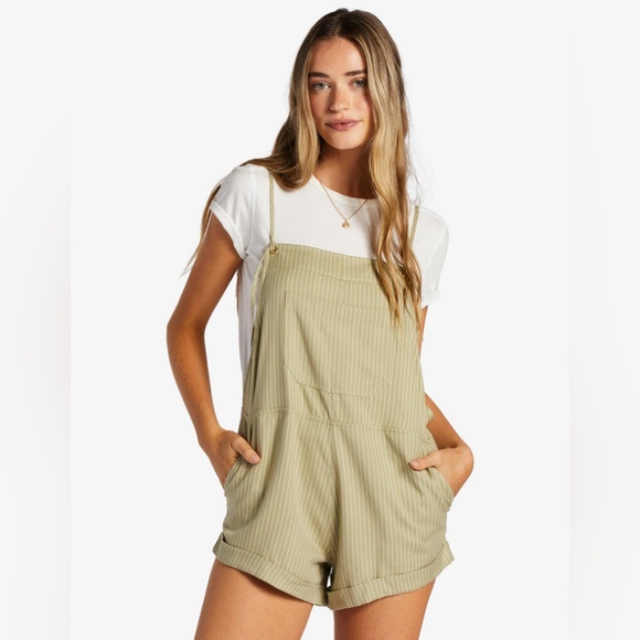 Billabong Pants - NWT BILLABONG WILD PURSUIT ROMPER SZ S/8